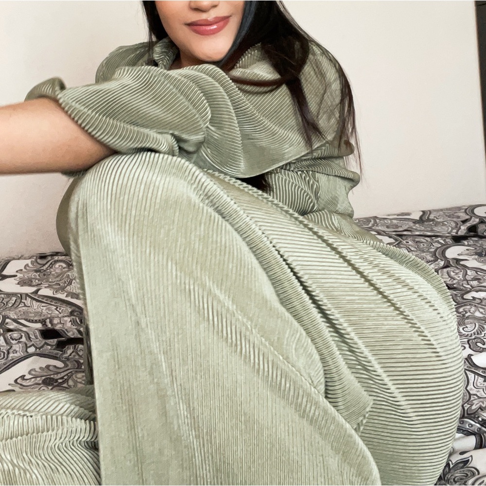 Green Shirt and Bottoms
